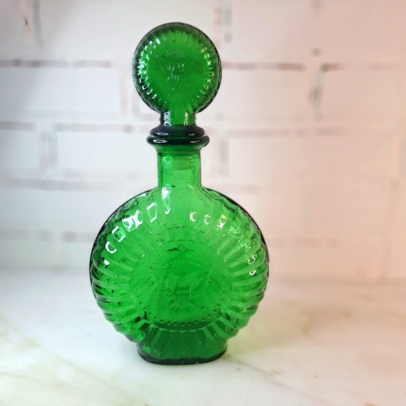 Vintage Decanter Military Eagle Star Green Pressed Glass Liquor Wine Barware - Picture 1 of 7